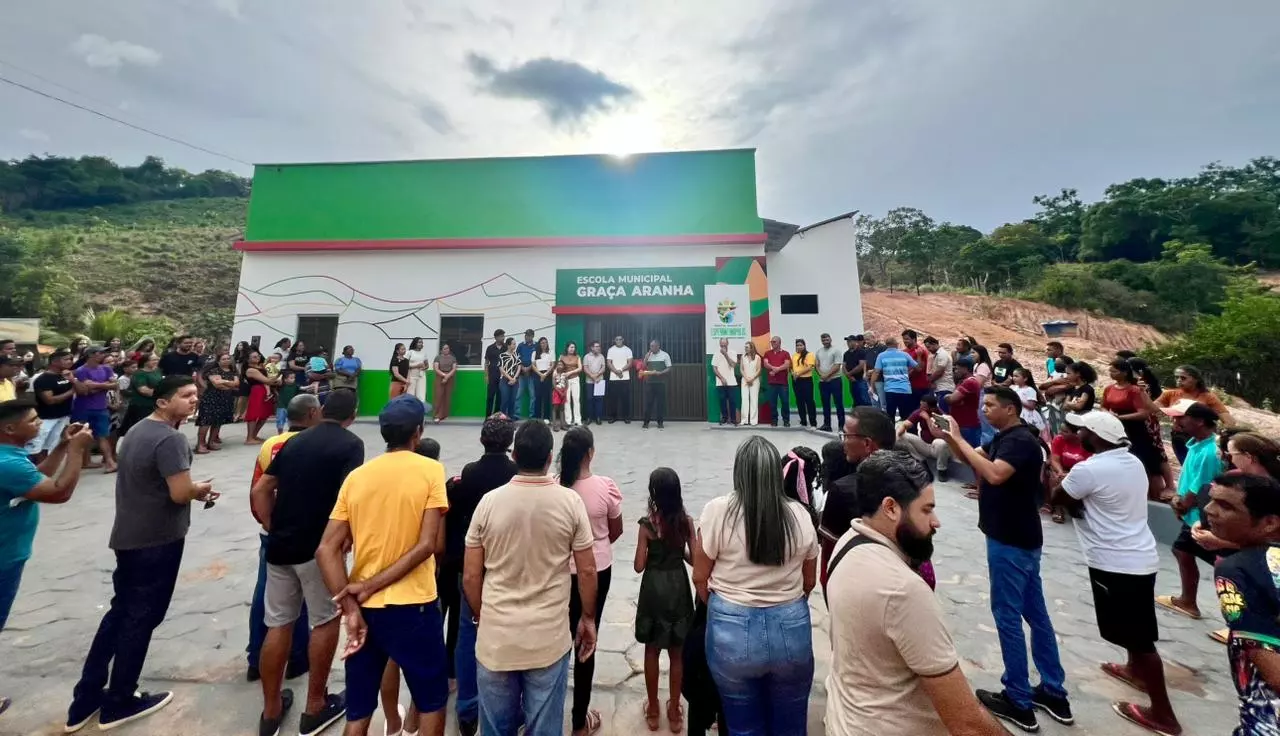 ESPERANTINÓPOLIS: Prefeita Simone inaugura novo prédio escolar na comunidade Centrão